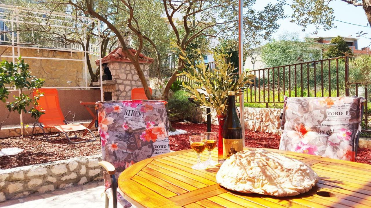 טרוגיר Apartments Mandaric מראה חיצוני תמונה