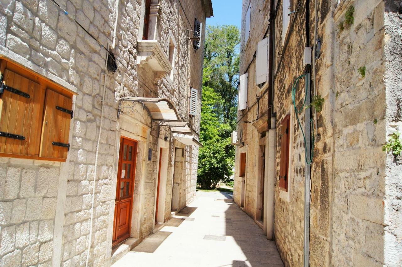טרוגיר Apartments Mandaric מראה חיצוני תמונה